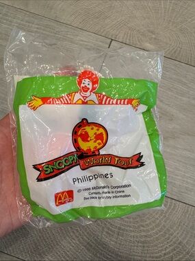 McDonald's Snoopy World Tour 1998 Philippines Toy